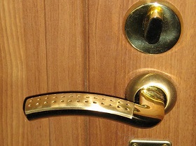 Замена дверной ручки входной двери в Таганроге